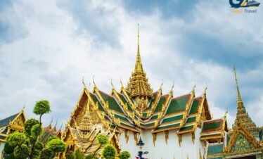 Grand Palace and Wat Arun temples in Bangkok Thailand city tour stop