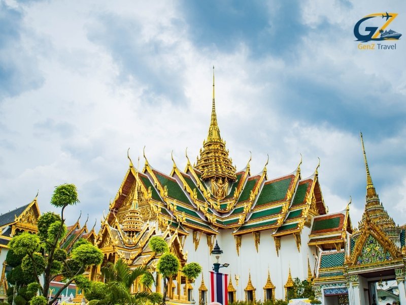 Grand Palace and Wat Arun temples in Bangkok Thailand city tour stop
