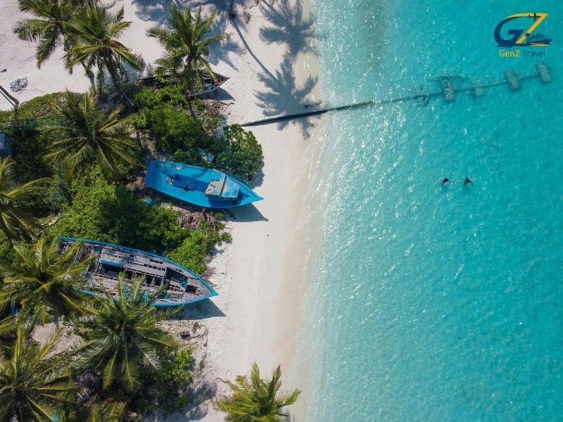 Aerial view of Siyam World Maldives island surrounded by turquoise ocean and white sand
