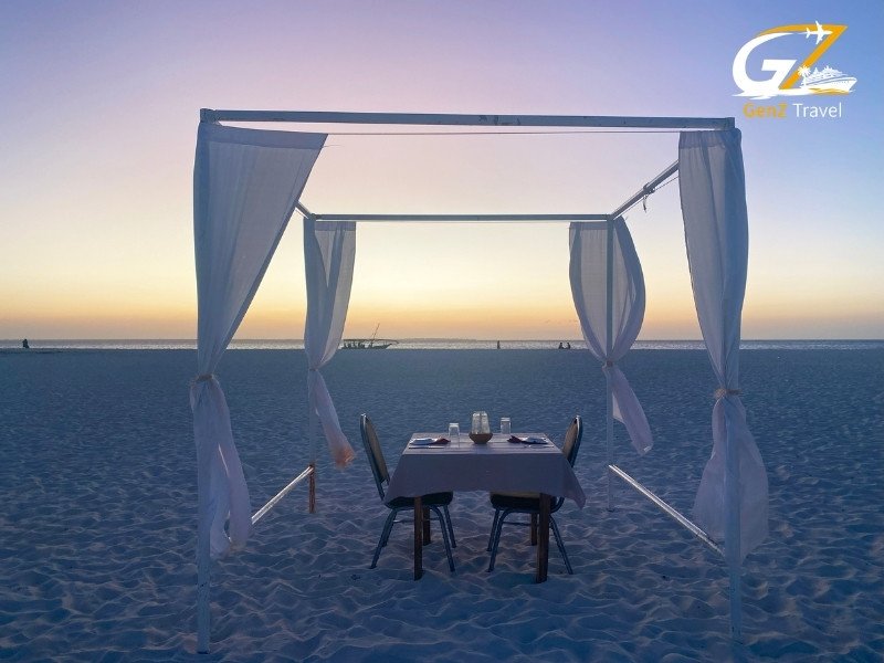 Maldives honeymoon package romantic candlelight dinner on beach for couples