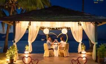 romantic beach dinner Maldives couple candlelight luxury honeymoon experience