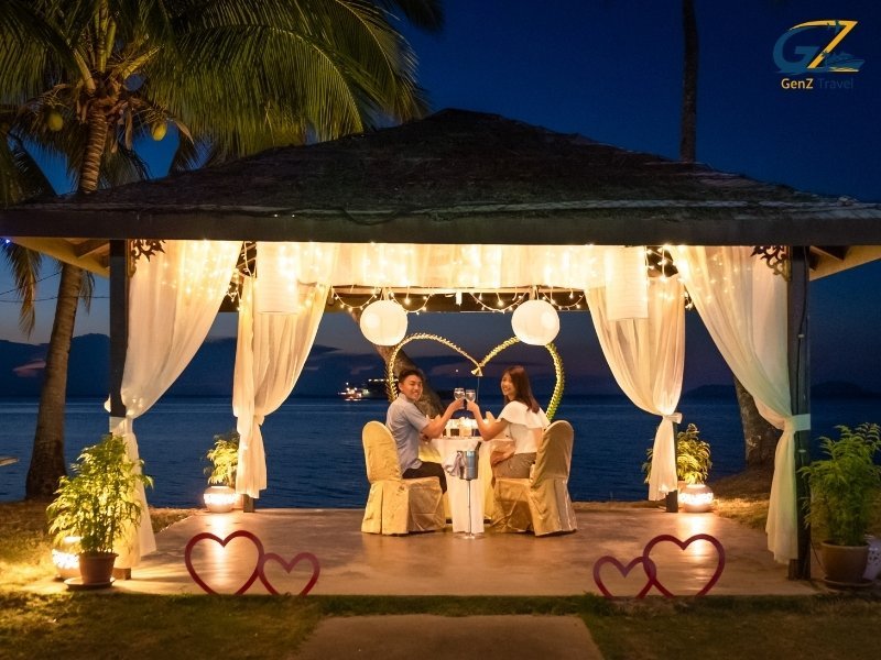 romantic beach dinner Maldives couple candlelight luxury honeymoon experience
