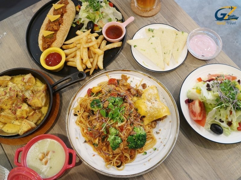 Singapore hawker street food experience in 12-night Singapore Bali Kuala Lumpur tour from UK
