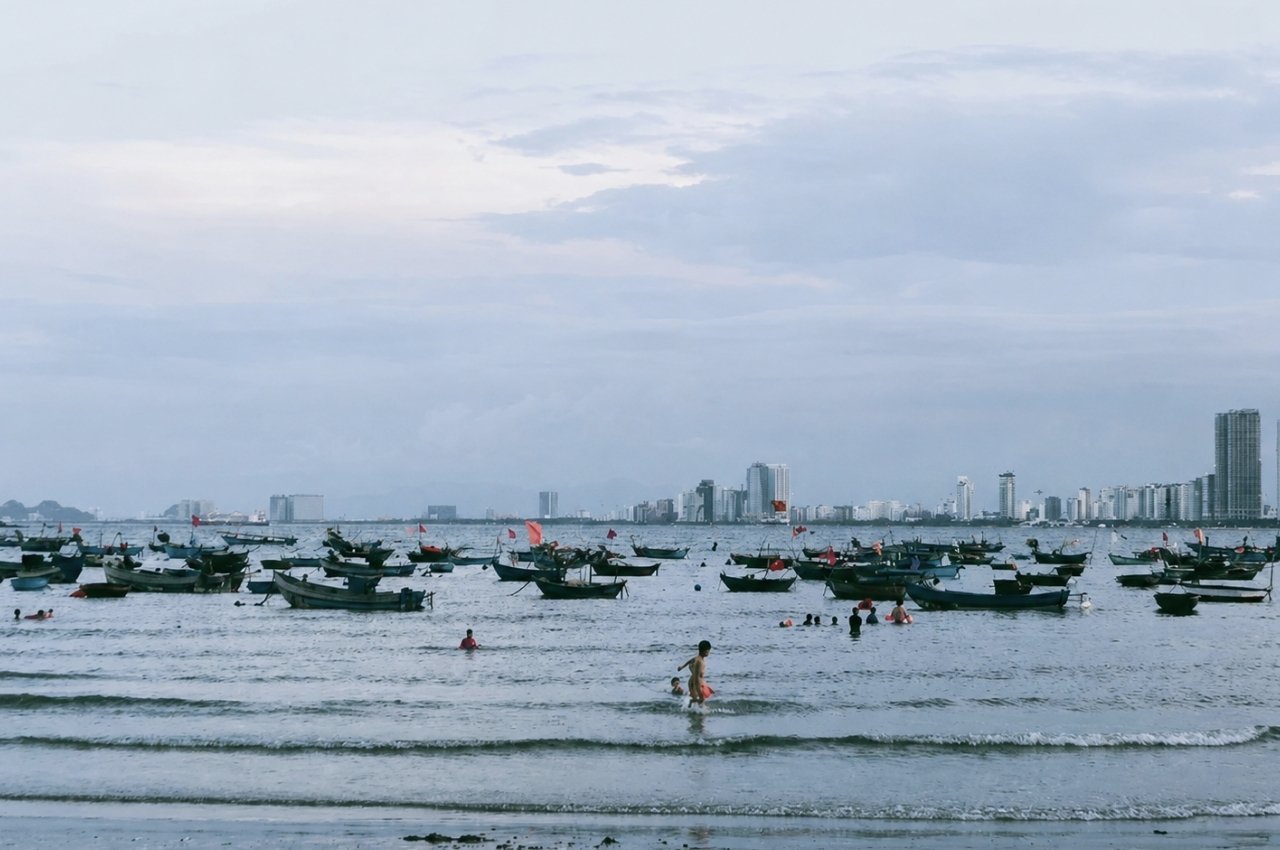 da-nang-my-khe-beach-skyline