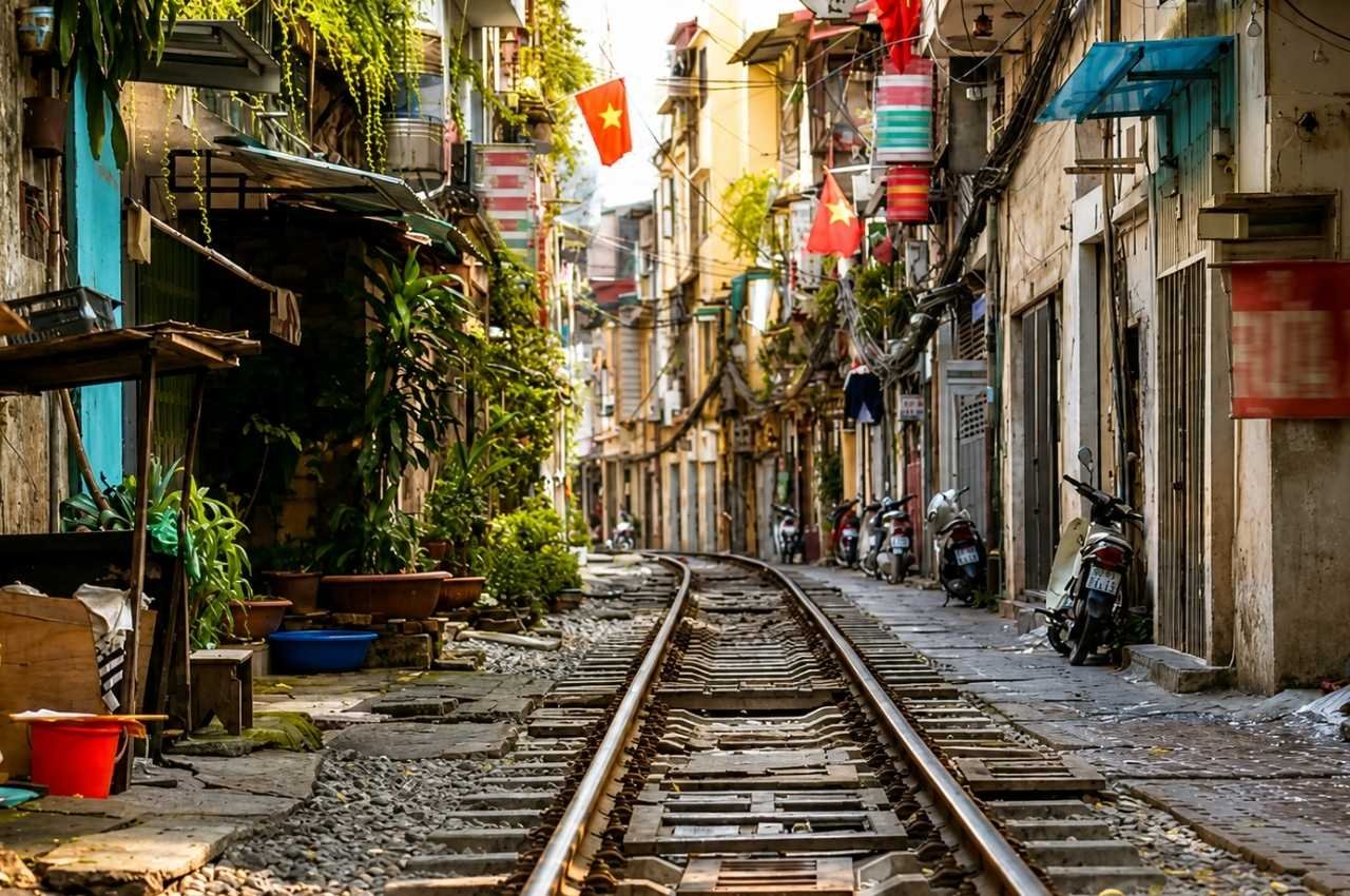 hanoi-old-quarter-street-life-vietnam